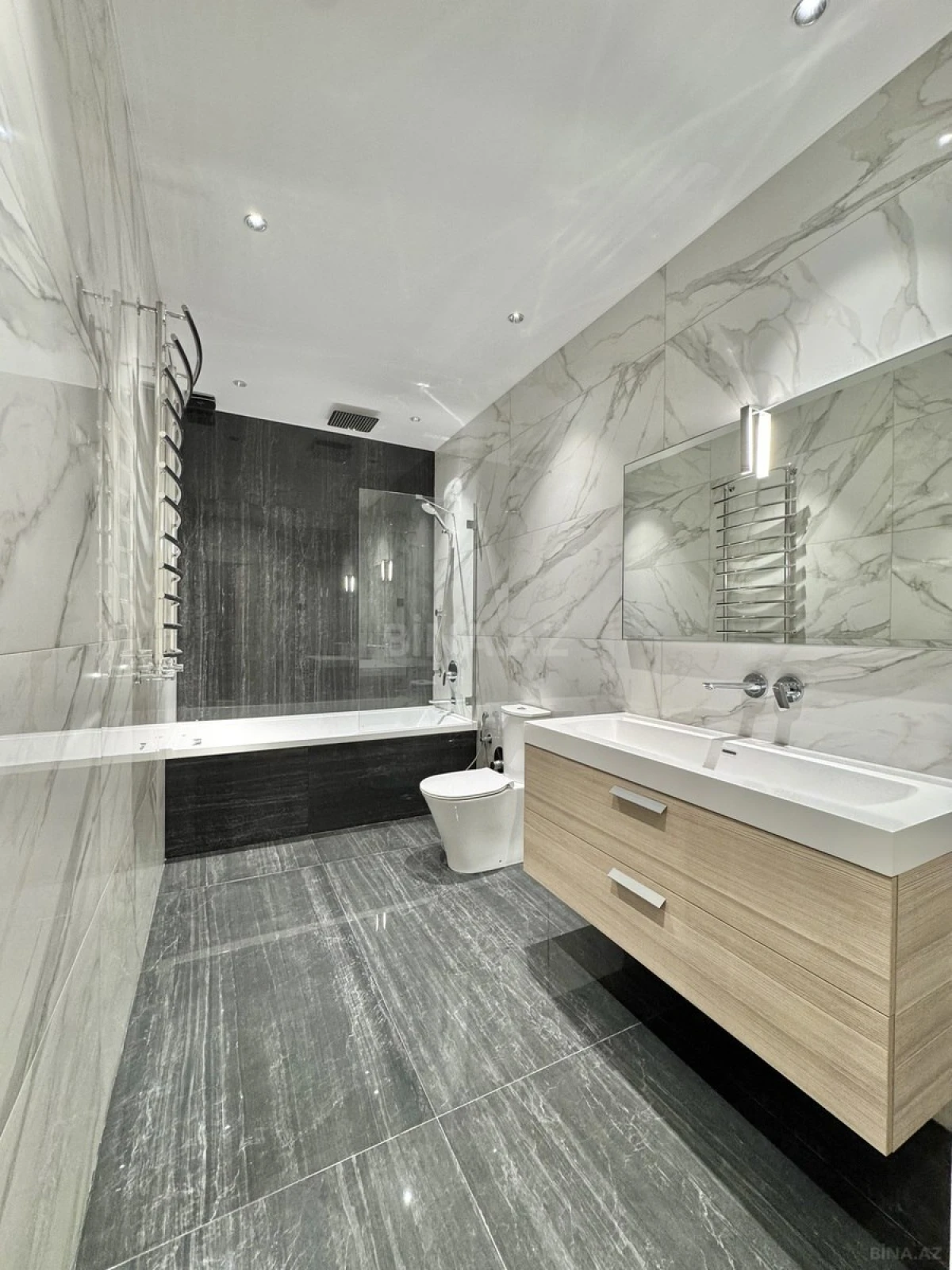 Satılır 5 otaqlı mənzil 285 m²