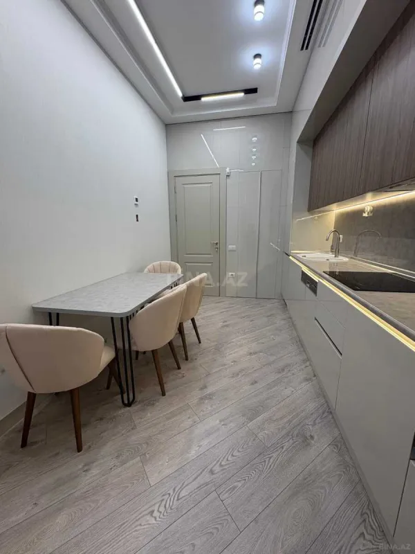 Satılır 4 otaqlı mənzil 120 m²