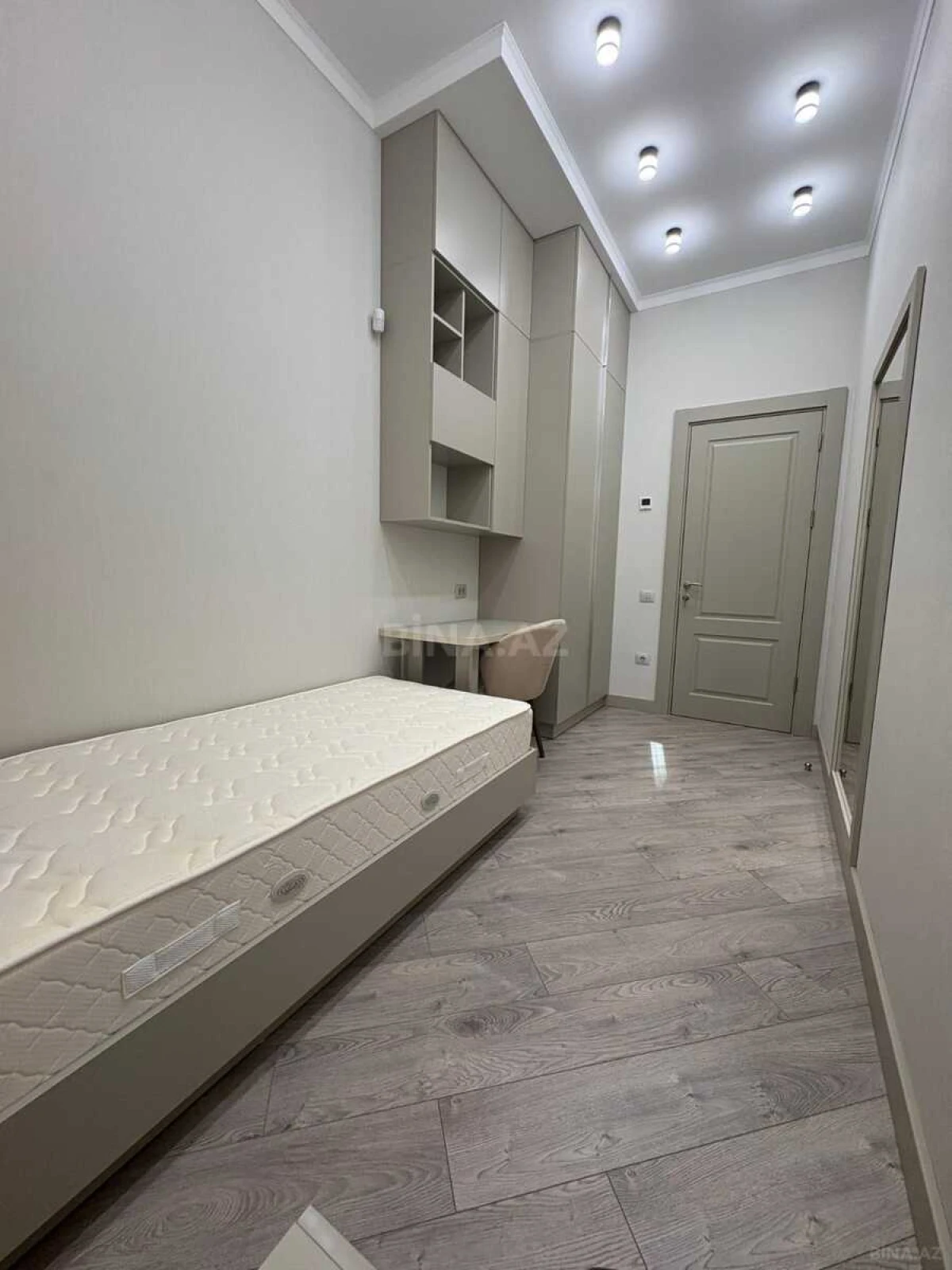 Satılır 4 otaqlı mənzil 120 m²