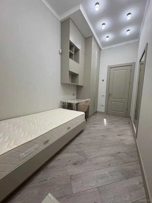 Satılır 4 otaqlı mənzil 120 m²