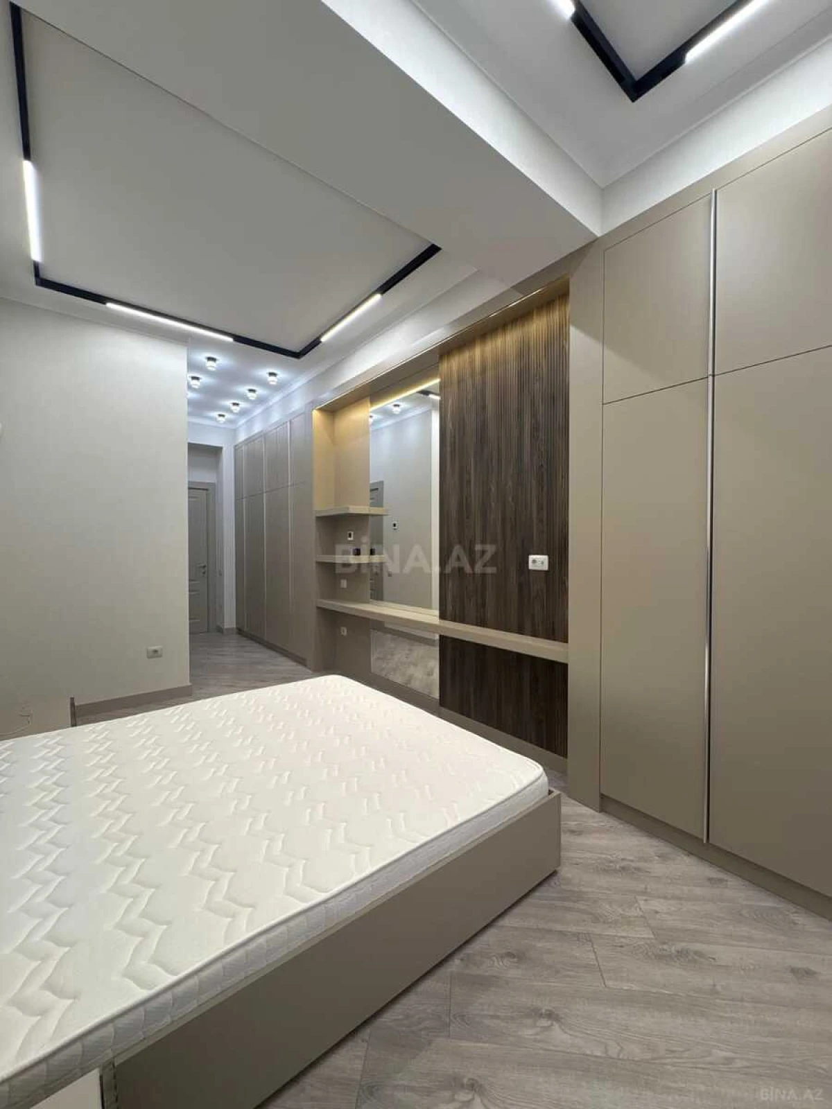 Satılır 4 otaqlı mənzil 120 m²