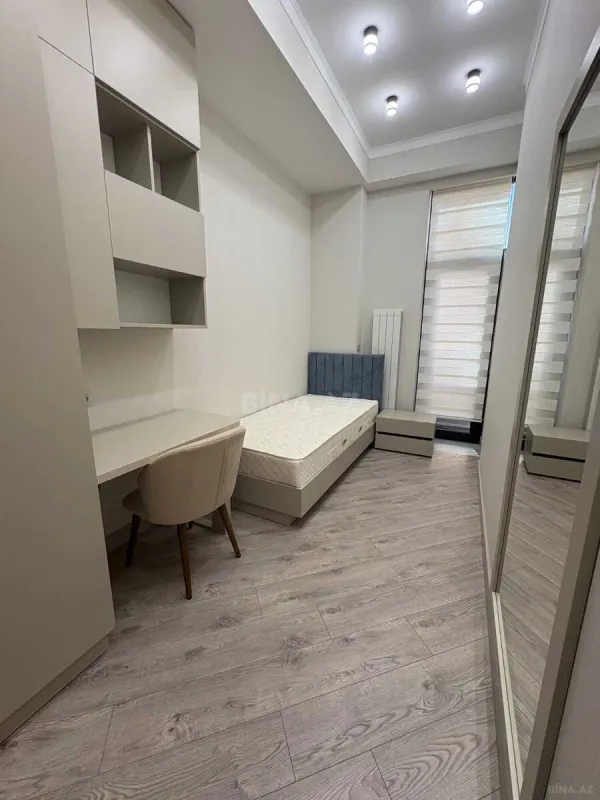 Satılır 4 otaqlı mənzil 120 m²
