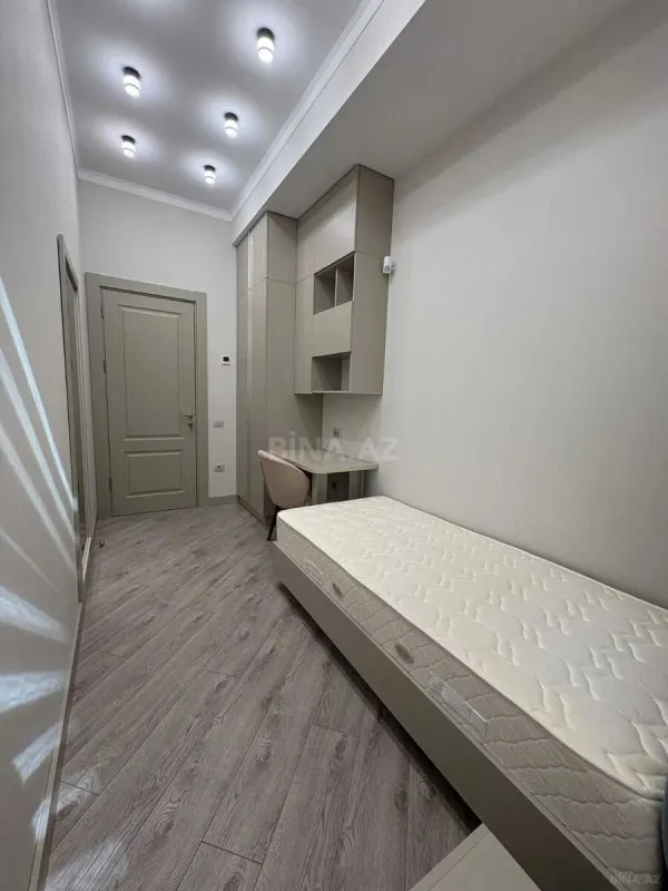 Satılır 4 otaqlı mənzil 120 m²