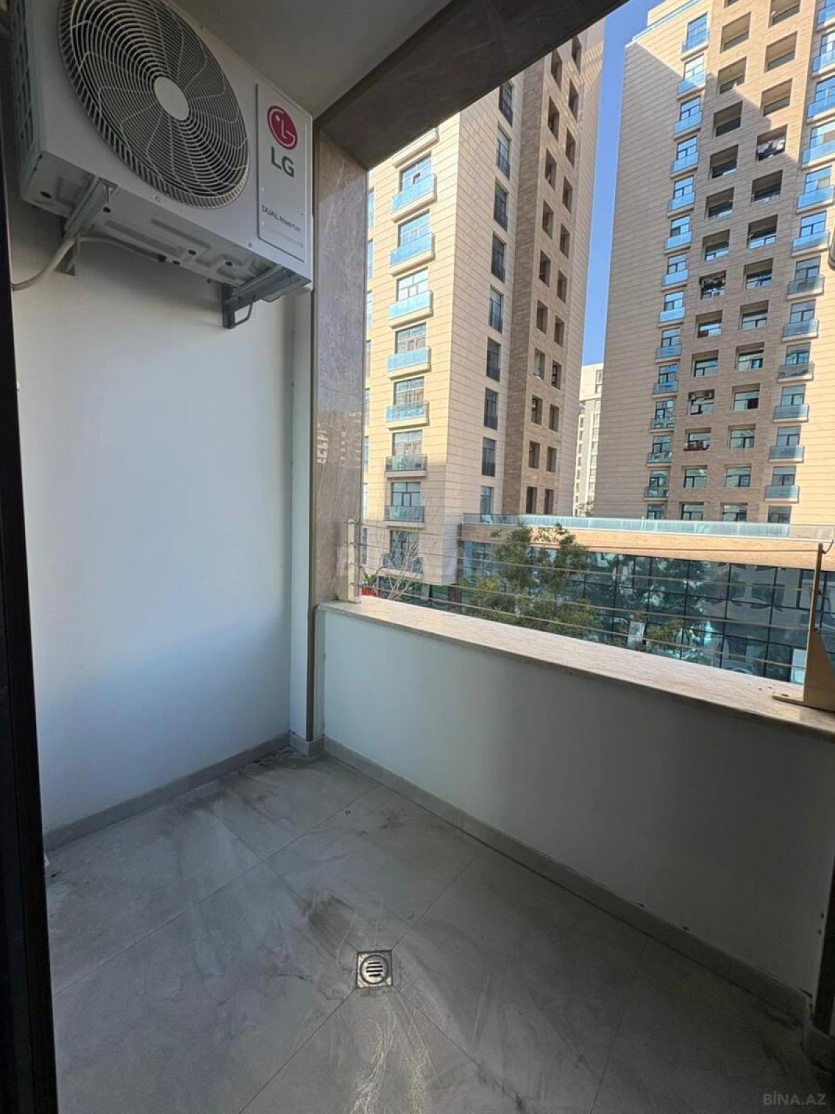 Satılır 4 otaqlı mənzil 120 m²