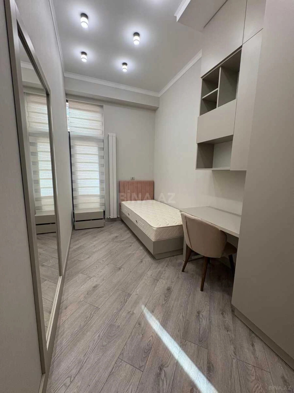 Satılır 4 otaqlı mənzil 120 m²