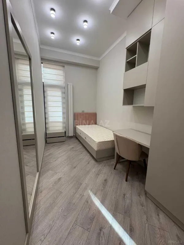 Satılır 4 otaqlı mənzil 120 m²