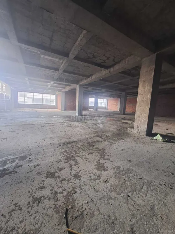 Satılır obyekt 400 m²