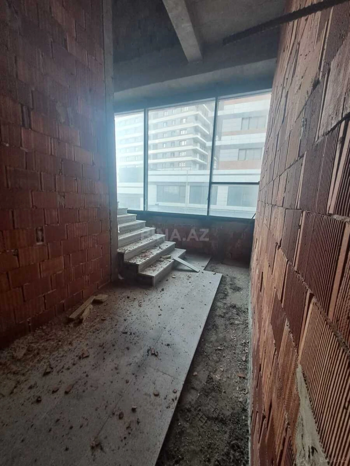 Satılır obyekt 400 m²