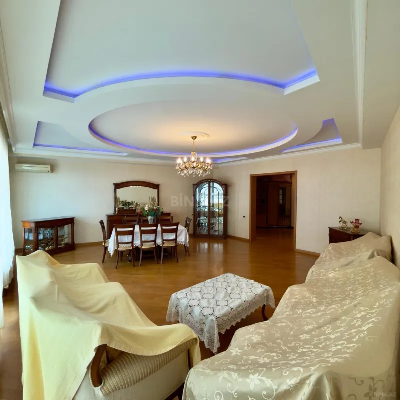 Satılır 4 otaqlı mənzil 200 m²