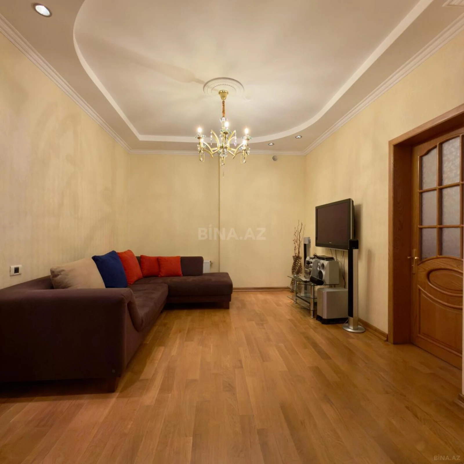 Satılır 4 otaqlı mənzil 200 m²
