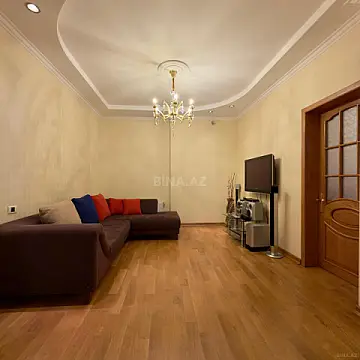 Satılır 4 otaqlı mənzil 200 m²