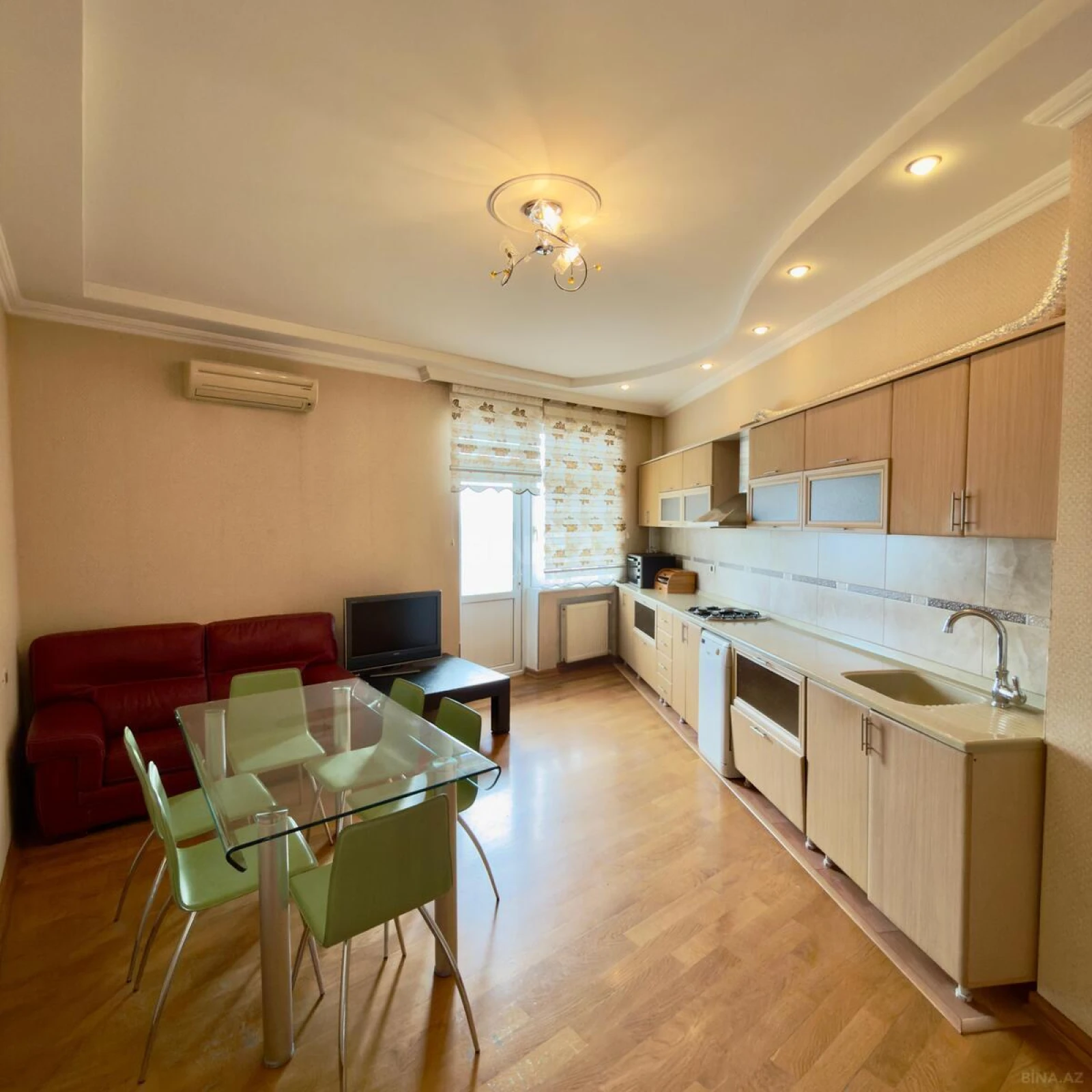 Satılır 4 otaqlı mənzil 200 m²