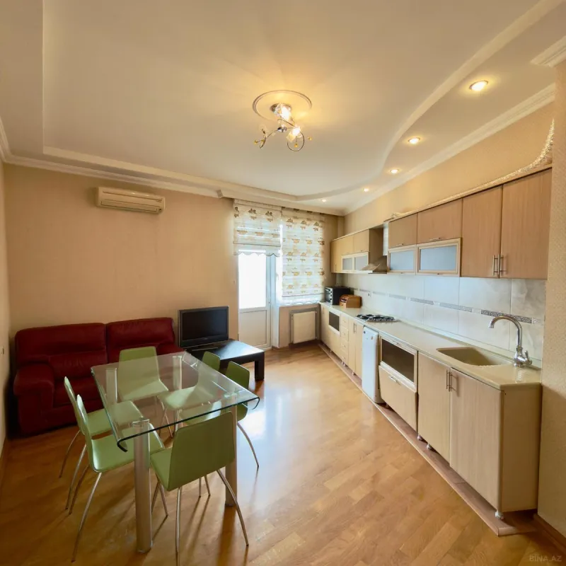 Satılır 4 otaqlı mənzil 200 m²