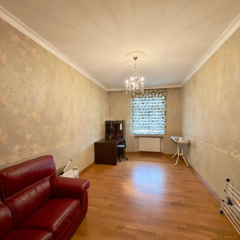 Satılır 4 otaqlı mənzil 200 m²