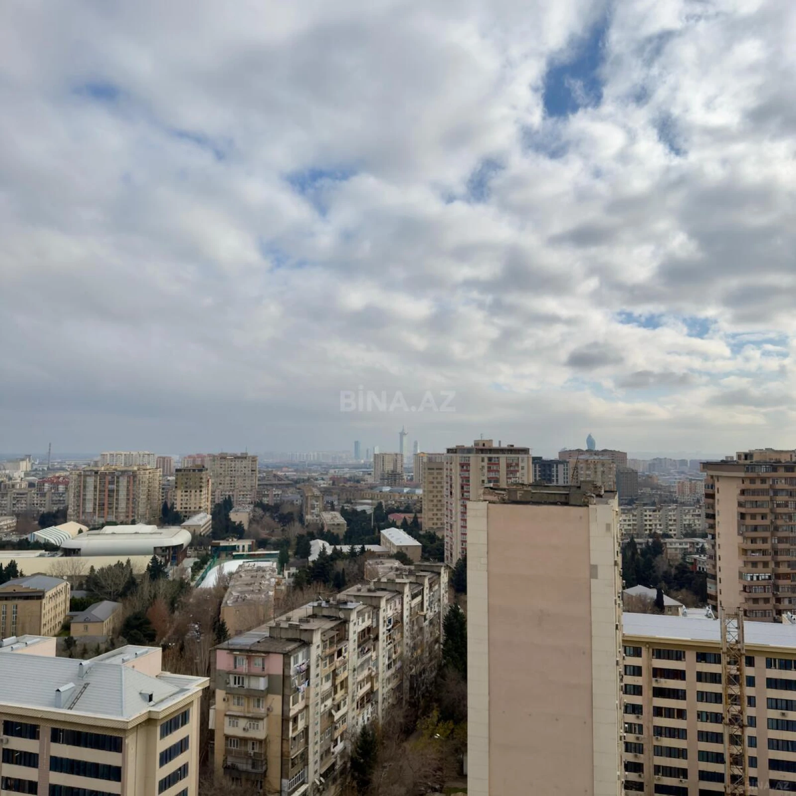 Satılır 4 otaqlı mənzil 200 m²