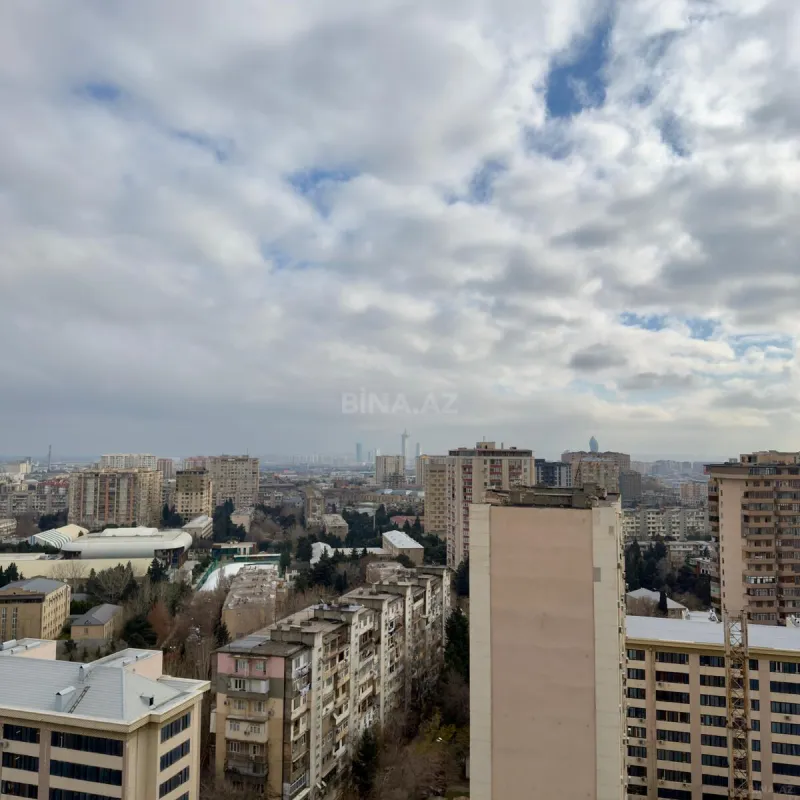 Satılır 4 otaqlı mənzil 200 m²