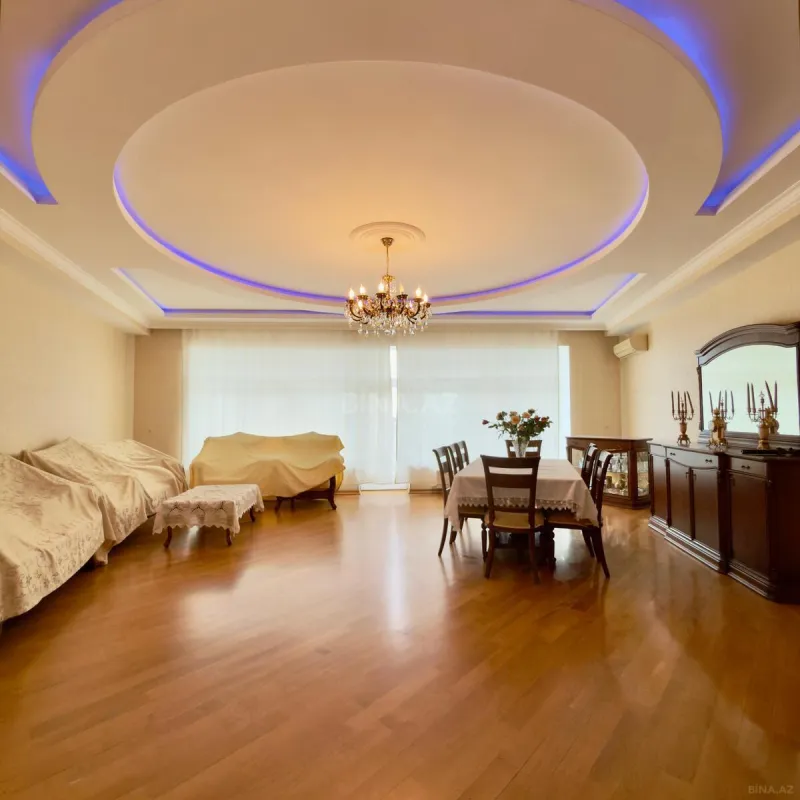 Satılır 4 otaqlı mənzil 200 m²