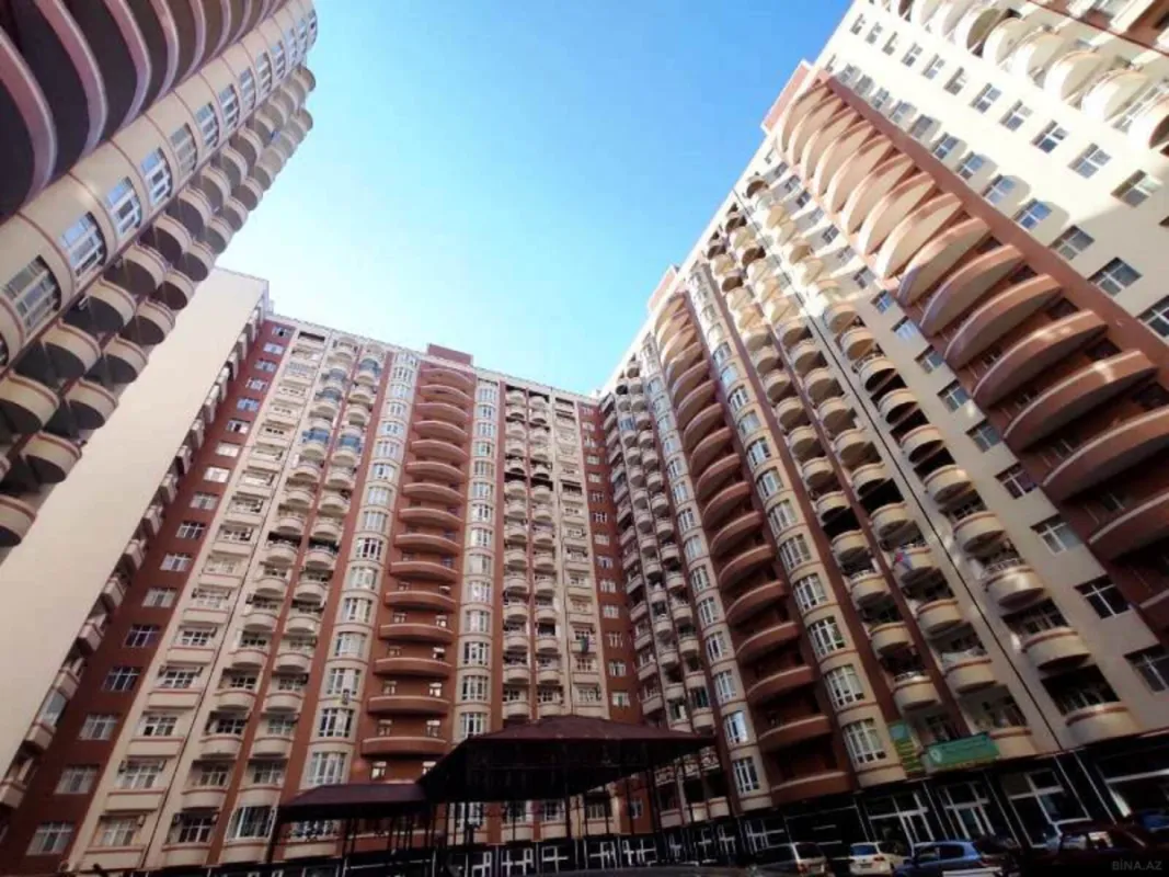 Satılır 3 otaqlı mənzil 137 m²