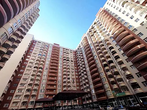 Satılır 3 otaqlı mənzil 137 m²