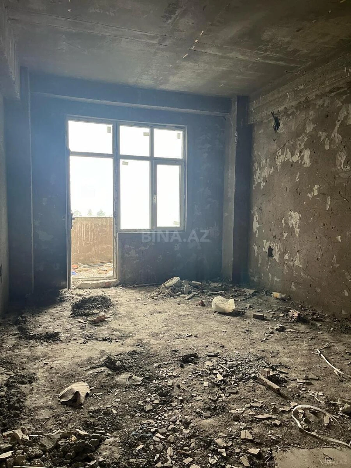 Satılır 3 otaqlı mənzil 137 m²