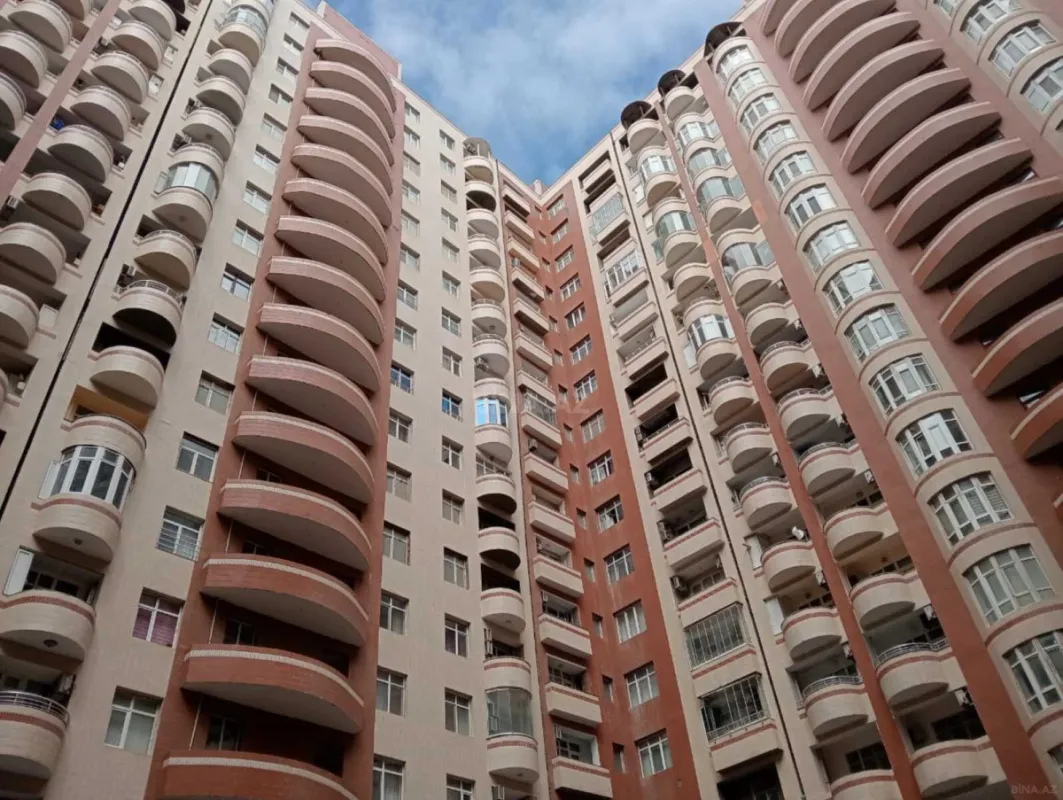 Satılır 3 otaqlı mənzil 137 m²