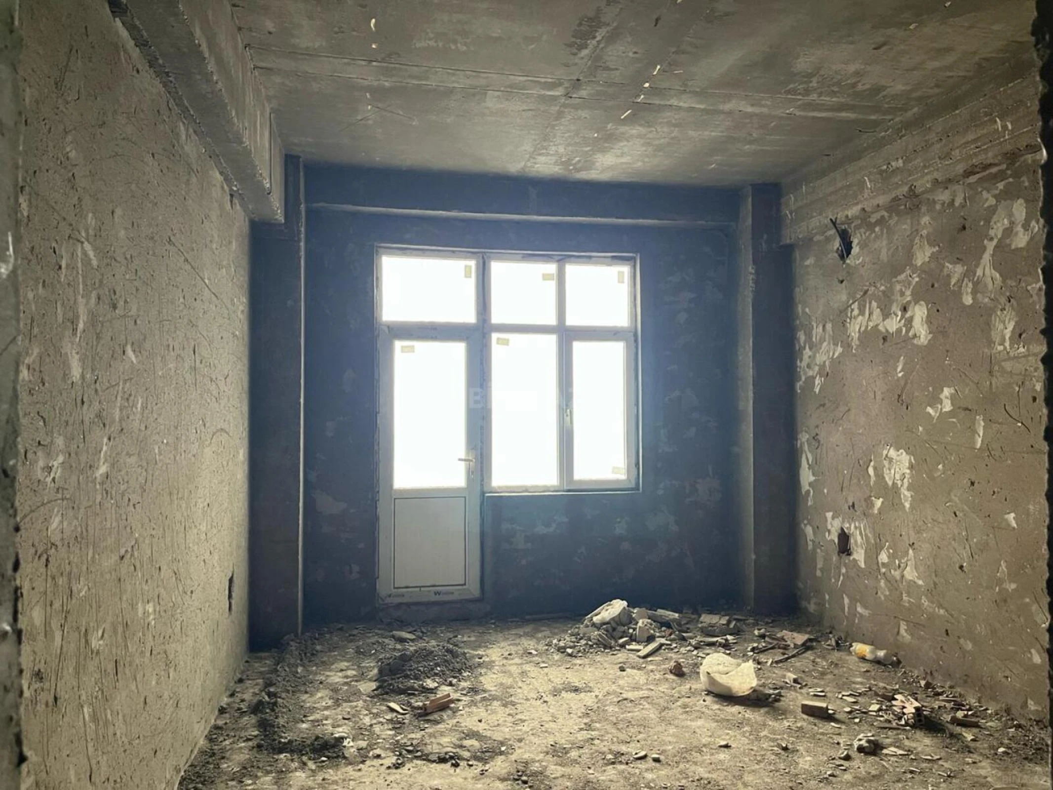 Satılır 3 otaqlı mənzil 137 m²