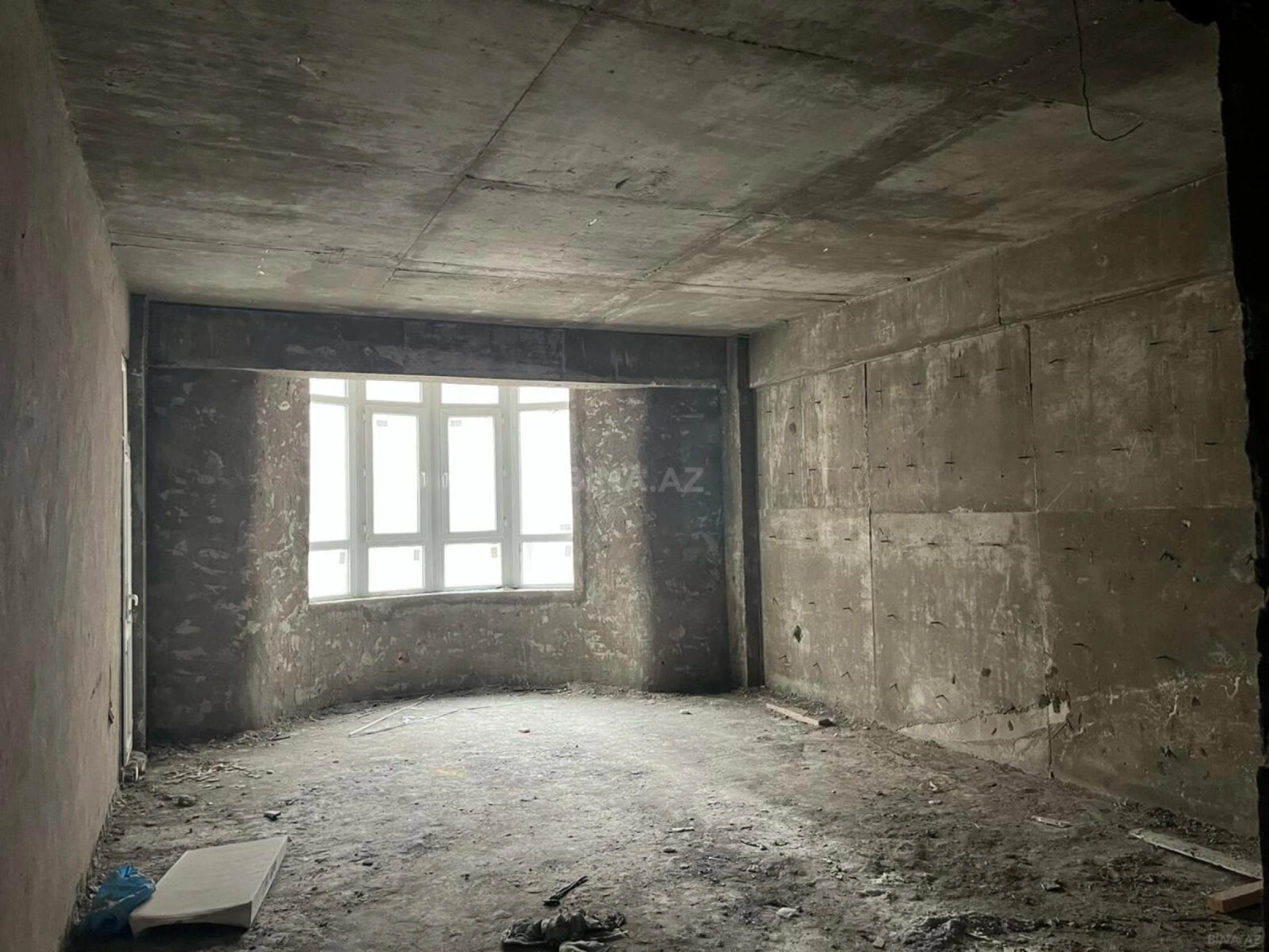 Satılır 3 otaqlı mənzil 137 m²