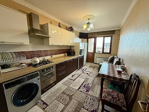 Kirayə verilir 3 otaqlı mənzil 130 m²