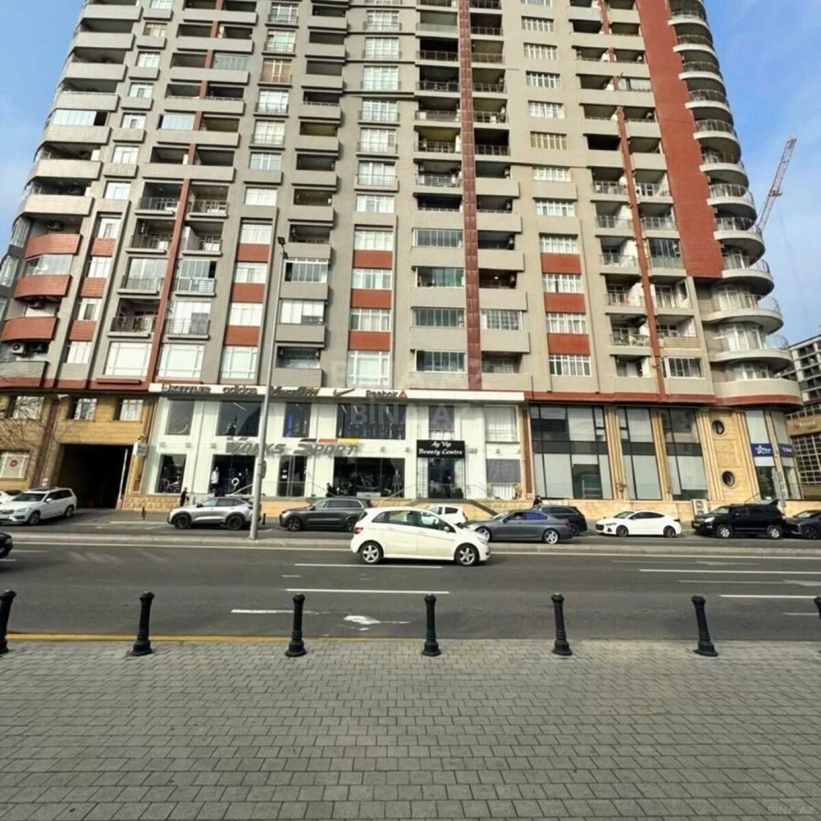 Satılır 4 otaqlı mənzil 170 m²