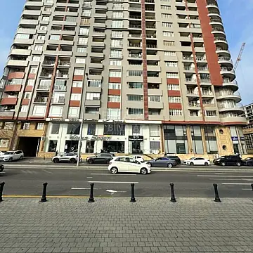 Satılır 4 otaqlı mənzil 170 m²