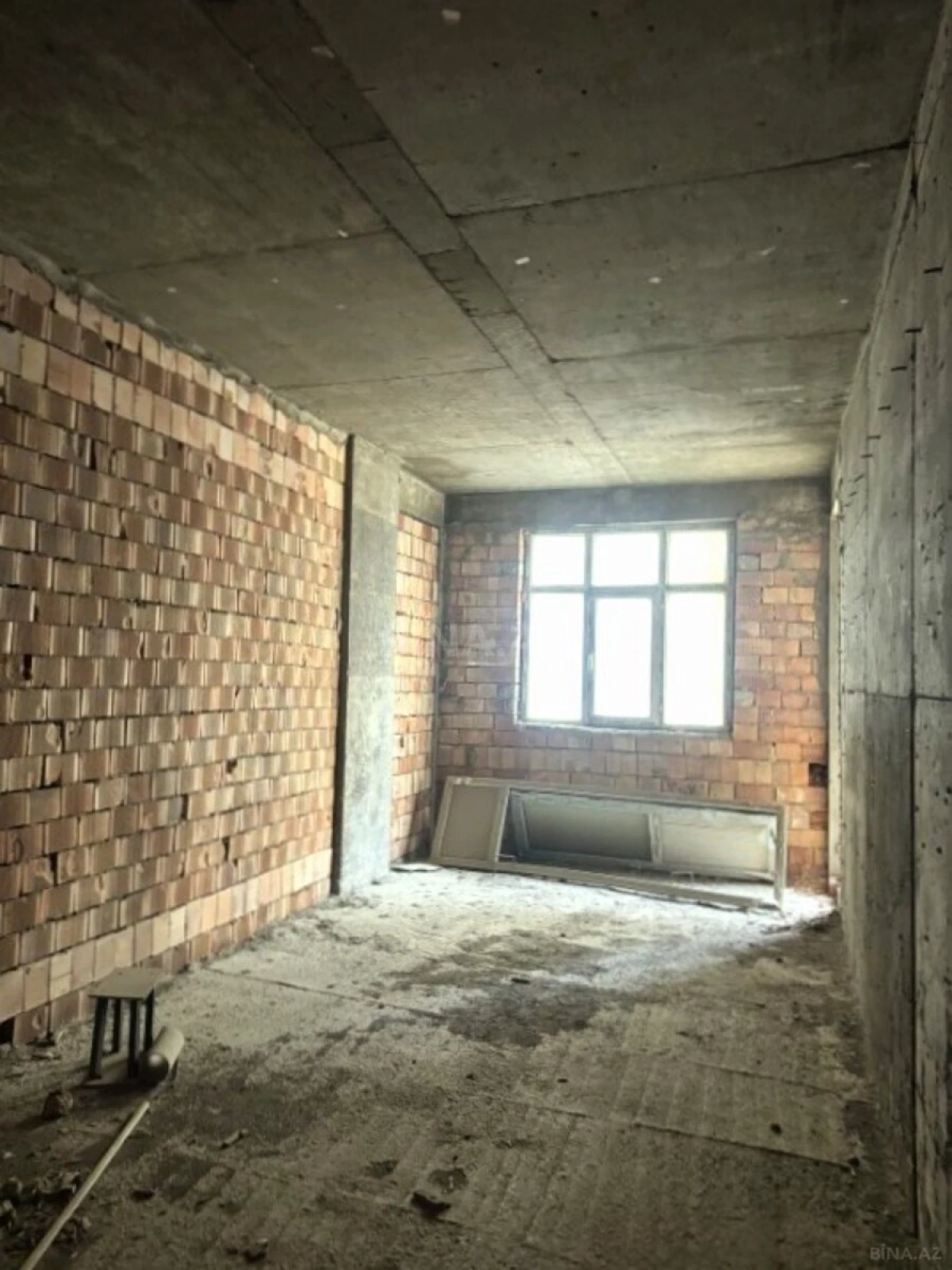 Satılır 4 otaqlı mənzil 170 m²