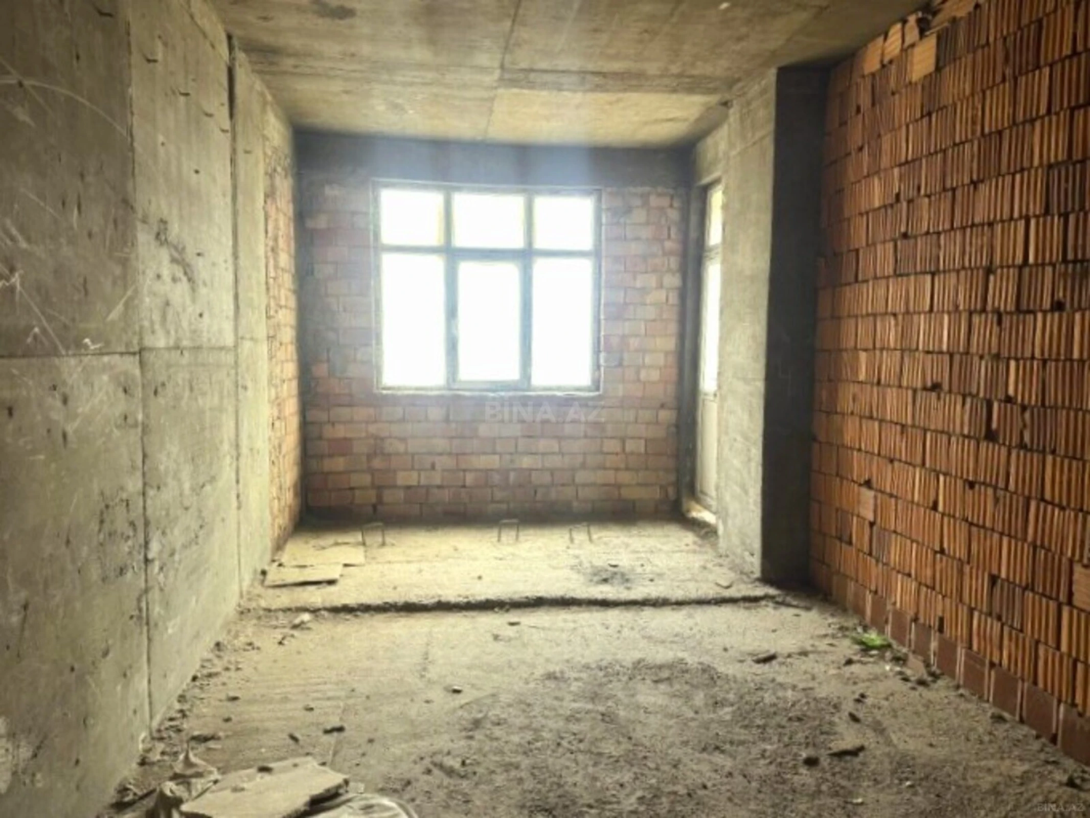 Satılır 4 otaqlı mənzil 170 m²