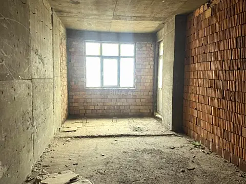 Satılır 4 otaqlı mənzil 170 m²