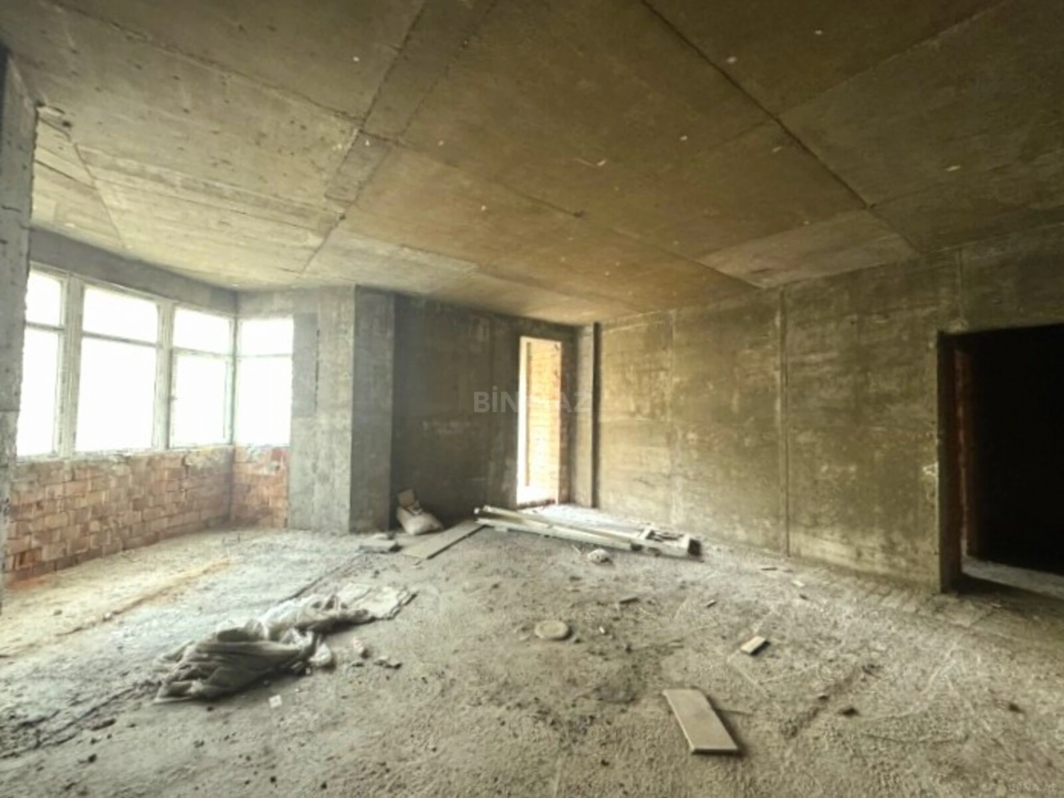 Satılır 4 otaqlı mənzil 170 m²