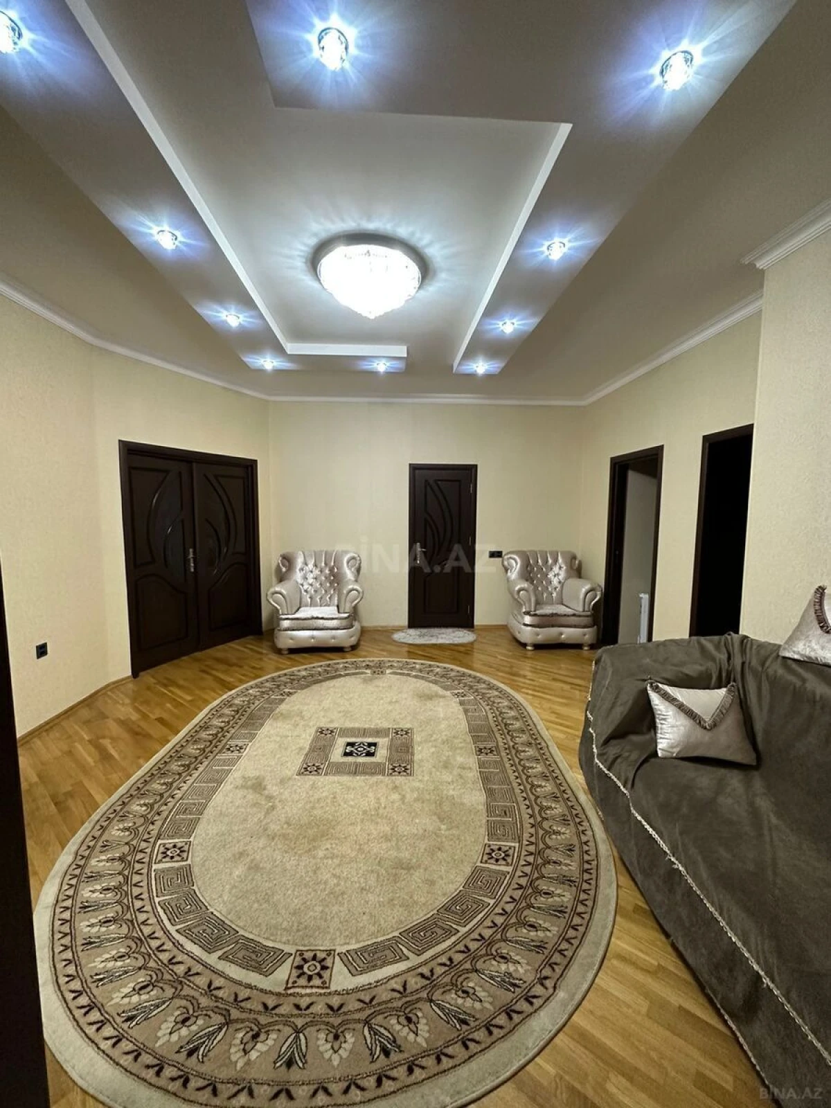 Satılır 4 otaqlı mənzil 163 m²