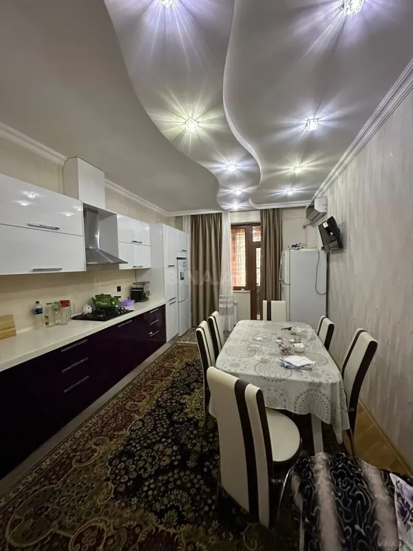 Satılır 4 otaqlı mənzil 163 m²