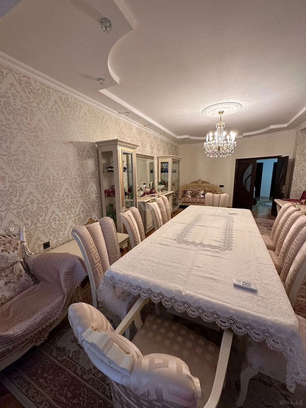 Satılır 4 otaqlı mənzil 163 m²