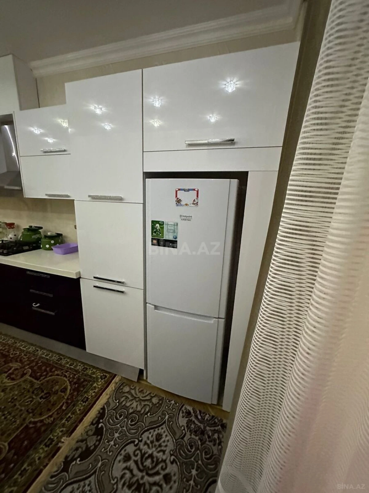 Satılır 4 otaqlı mənzil 163 m²