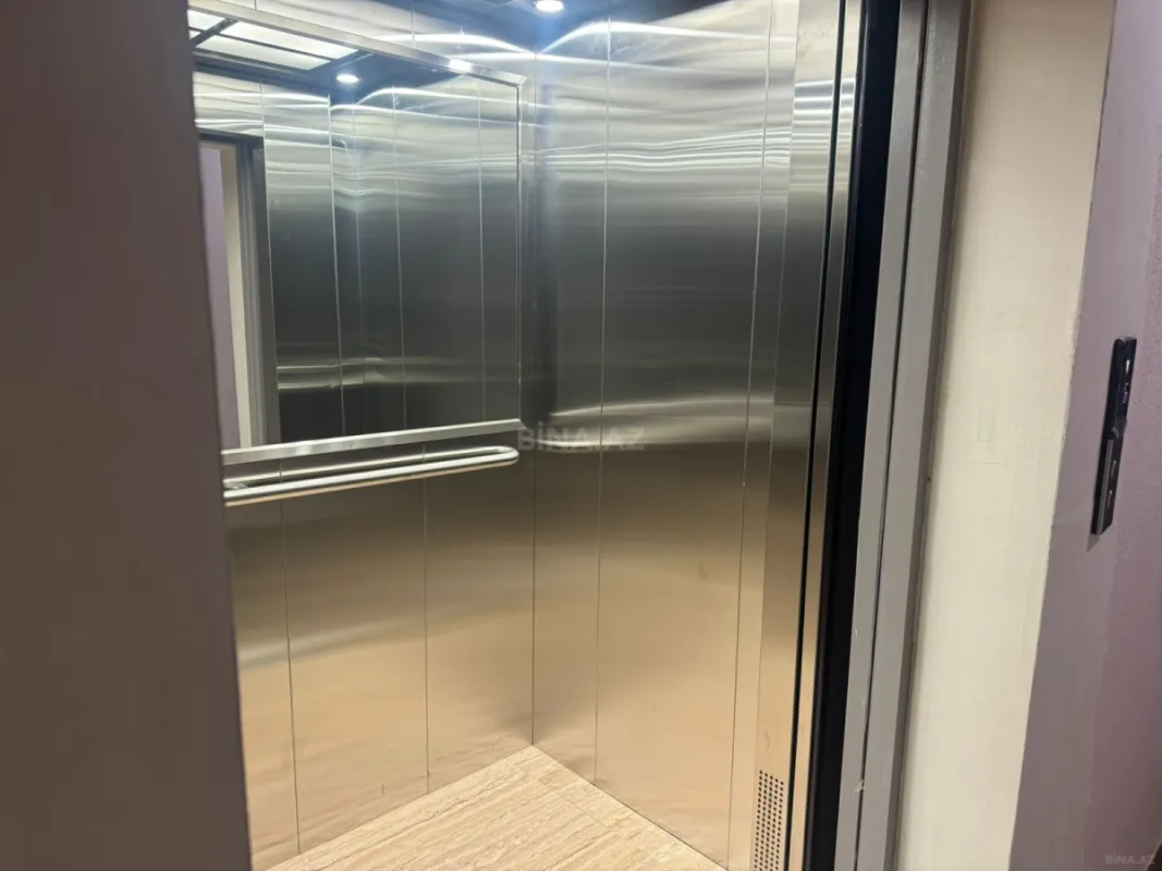 Satılır 4 otaqlı mənzil 163 m²