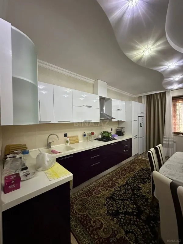 Satılır 4 otaqlı mənzil 163 m²