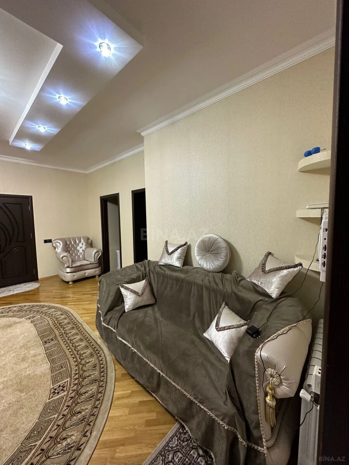 Satılır 4 otaqlı mənzil 163 m²