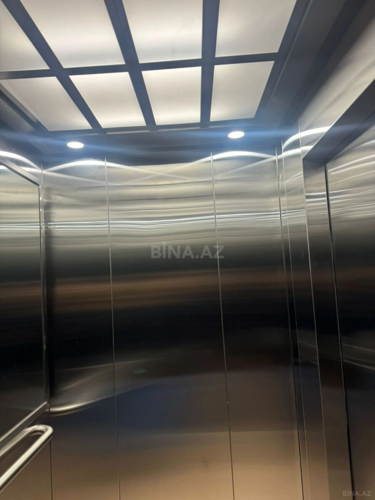 Satılır 4 otaqlı mənzil 163 m²