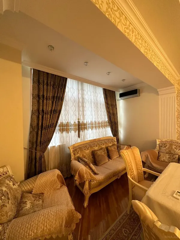 Satılır 4 otaqlı mənzil 163 m²
