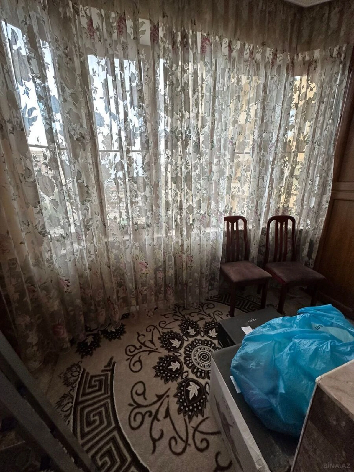 Satılır 4 otaqlı mənzil 163 m²