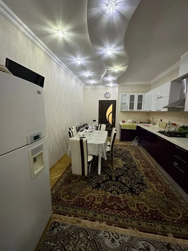 Satılır 4 otaqlı mənzil 163 m²