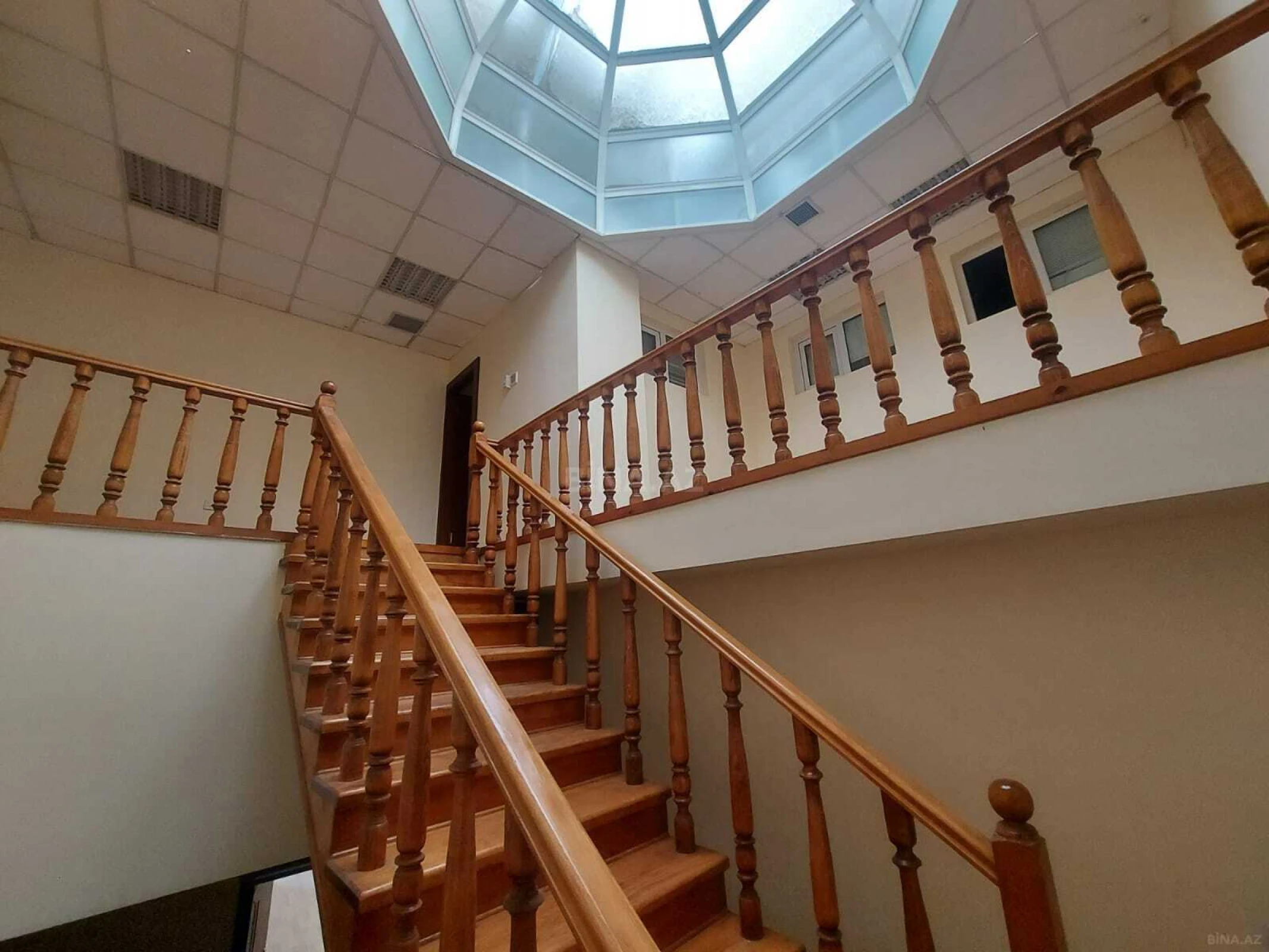 Kirayə verilir obyekt 290 m²