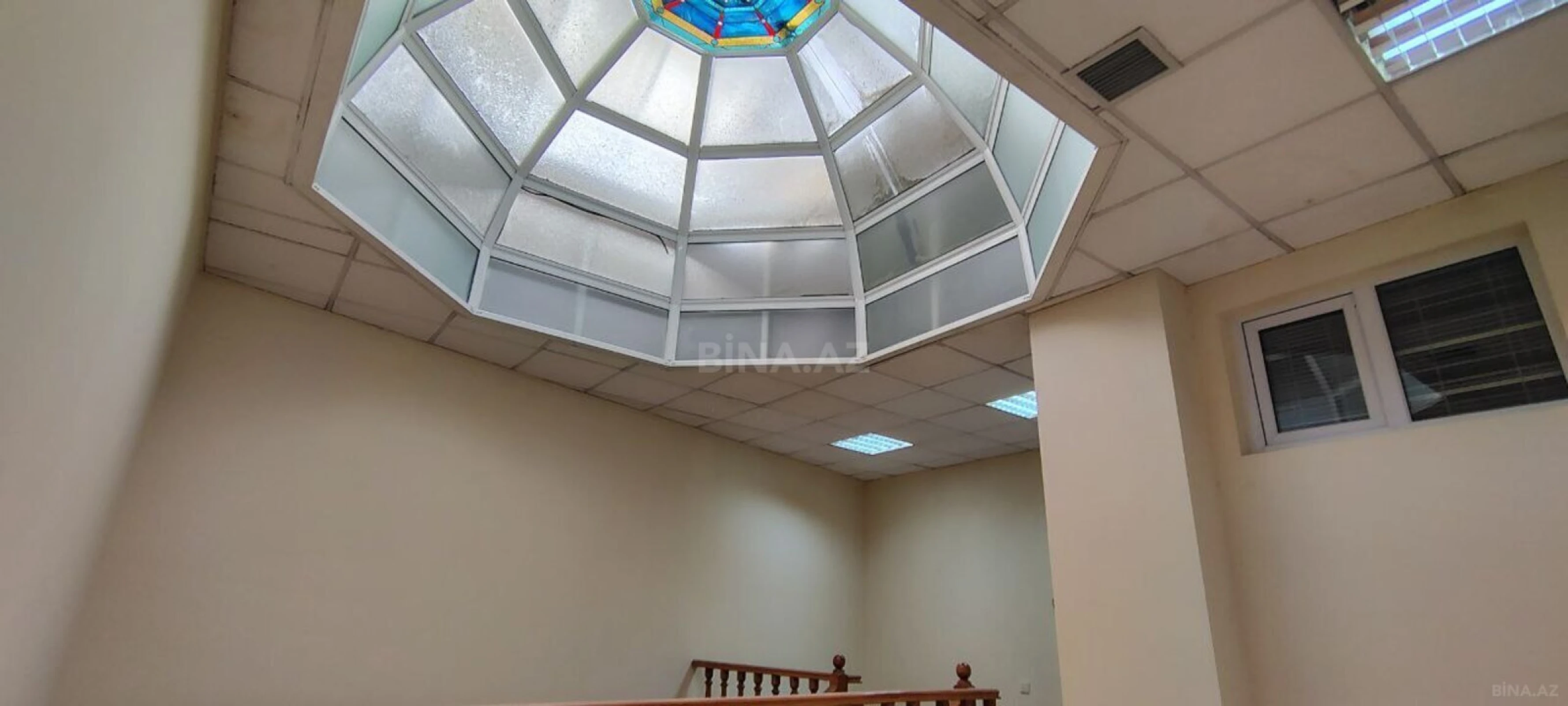 Kirayə verilir obyekt 290 m²