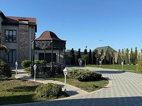 Kirayə verilir 5 otaqlı həyət evi 600 m²