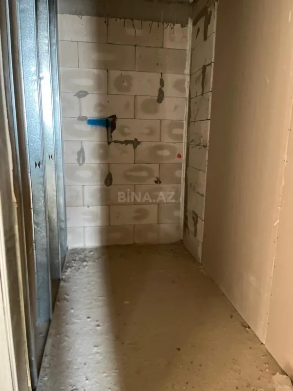 Satılır 4 otaqlı mənzil 135.7 m²