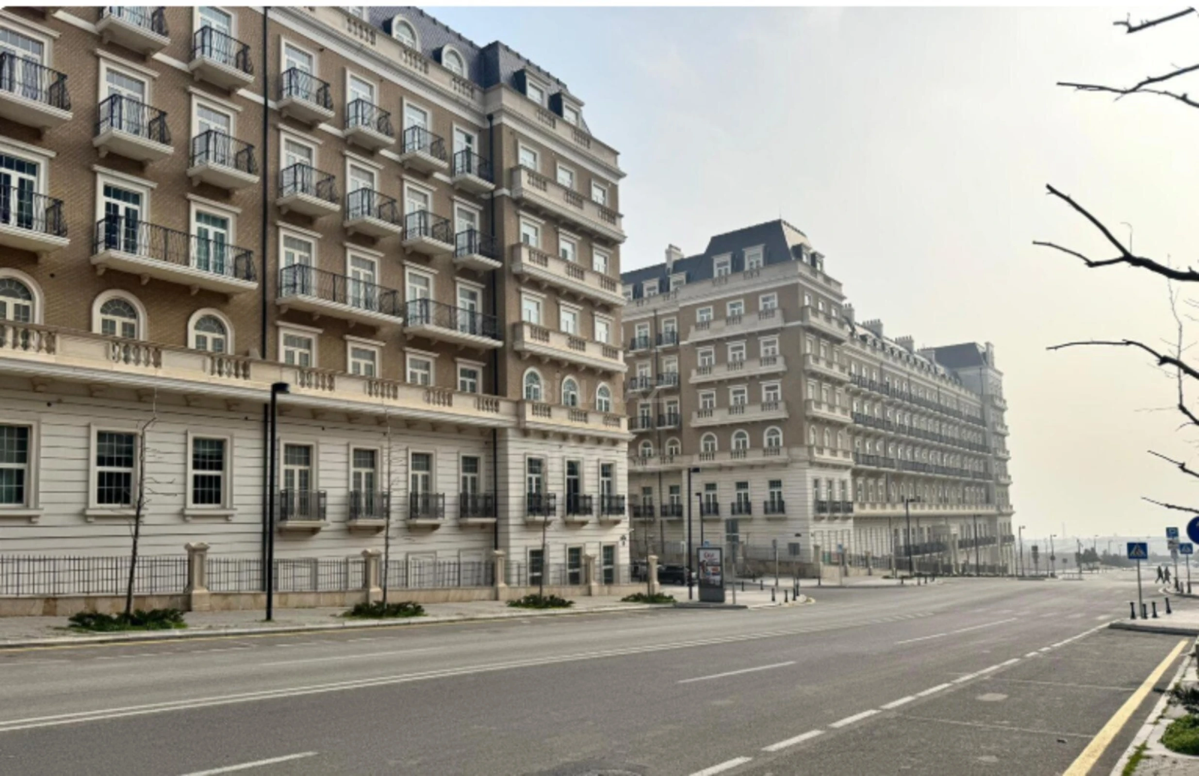 Satılır 4 otaqlı mənzil 135.7 m²